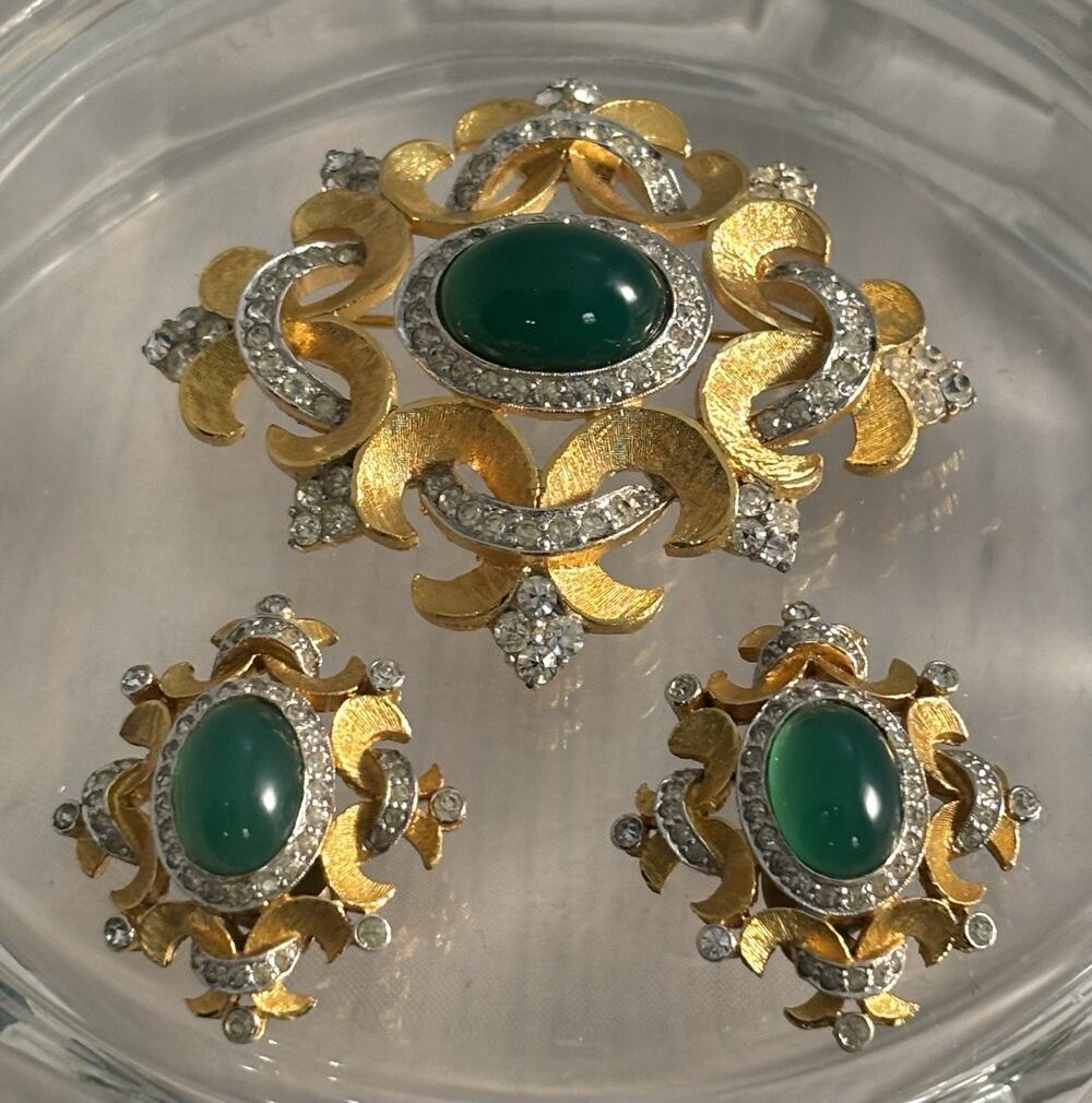Vintage JOMAZ/Jewels Of India Faux Jade Cabochon/Rhinestone BROOCH & EARRINGS